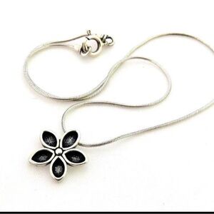 Silpada 925. Sterling Silver petite flower Pendant Necklace N1276 rope chain